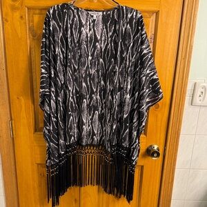 NWOT-Jennifer Lopez Monochrome Patterned Kimono